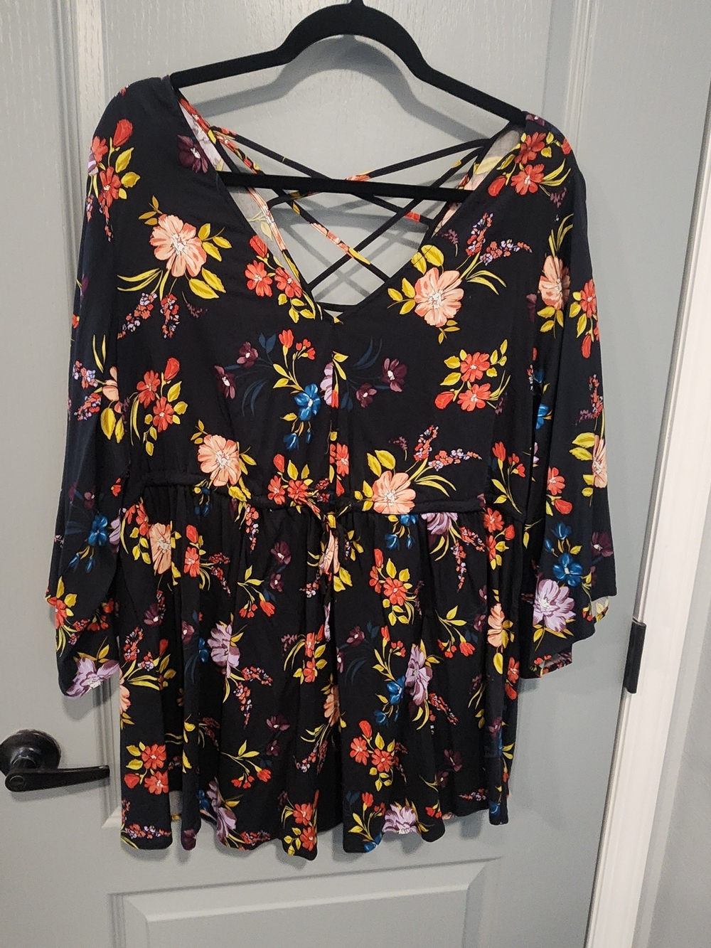Torrid Black Floral Crisscross Peplum Women's Top